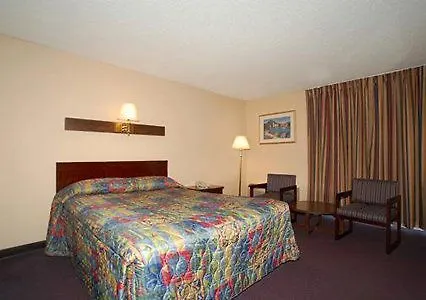 Econo Lodge Airport Hotel Tulsa
