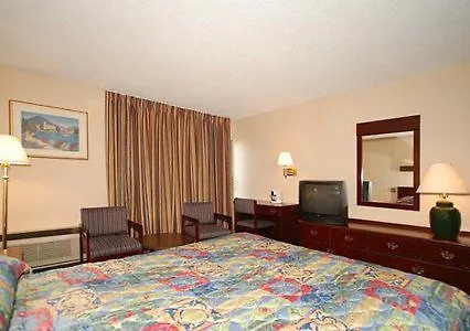 Econo Lodge Airport Tulsa